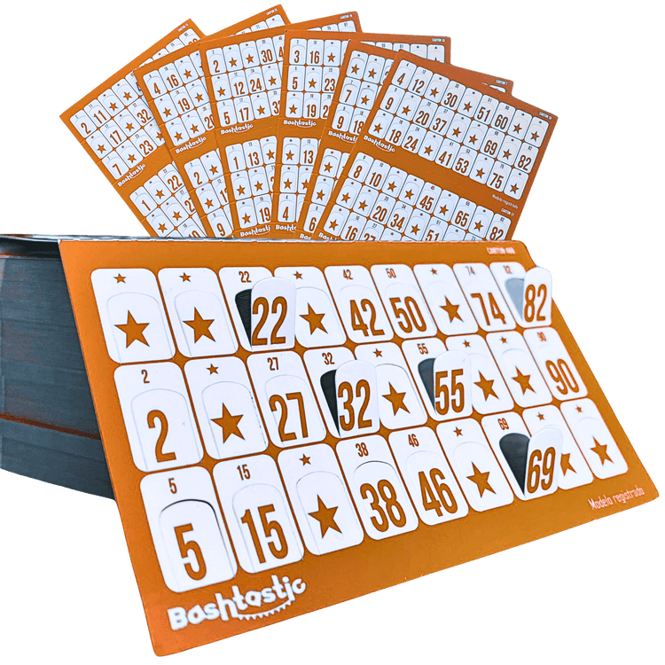 Cartones de bingo troquelados 504 unidades color naranja, extendidos en abanico mostrando la numeración